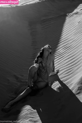 laa_petitemort [ laa-petitemort ] - I miss this bed, this mirror, and these tan lines most of all 😭