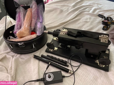 kaliryder - Having some fun by myself in the hotel gym for back day 😈🤫