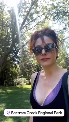  [ erin-karpluk ] - Teticas, piecitos, todo divino! Que más le vas a pedir a la vida?