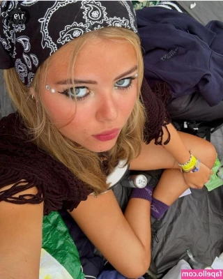 Lexi Hughes [ lexi-hughes ] - A smile to brighten your day 💕