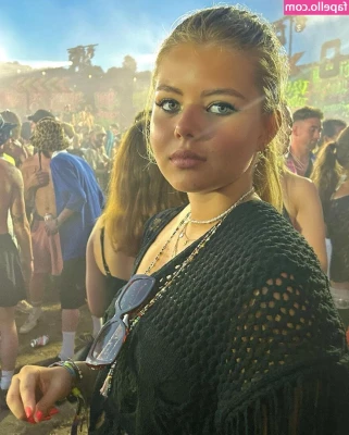 Lexi Hughes [ lexi-hughes ] - Thick and soapy