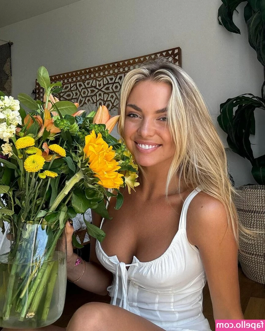 Brook Sill [ brook-sill ] - nude +face HD pictures of @my_desigirl with her boobies out 😛😛