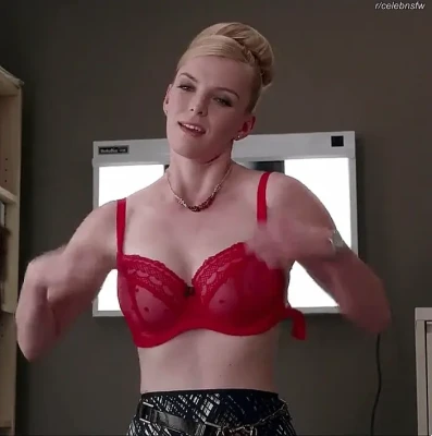 Betty Gilpin [ betty-gilpin ] - It's so cold outside, I need a cuddle buddy to stay warm ❤️