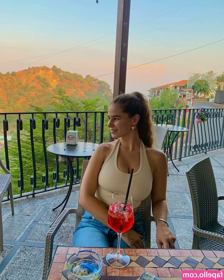 Beatriiz.ma [ beatriiz-ma ] - Cum on my tummy