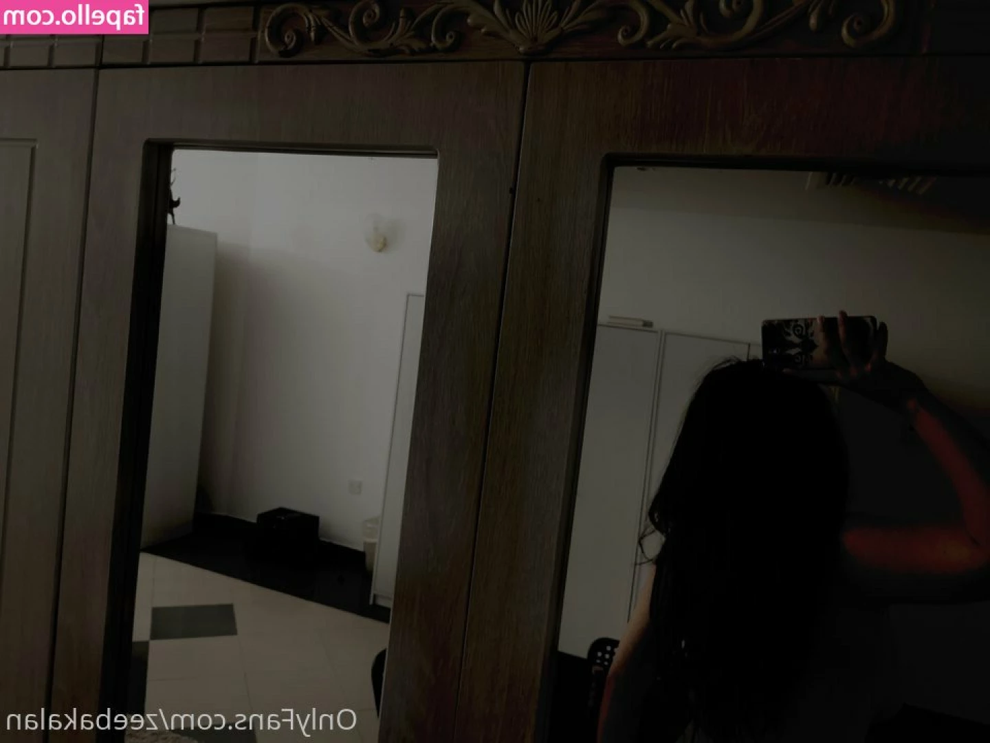 Zeeba Kalan [ zeeba-kalan ] - Quiet a messy room for a tight I mean tidy girl like me