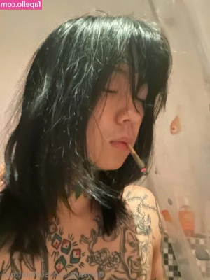 lyricaleggroll1 - @adayinsienna is teaching me how to be a good butt slut. Who better