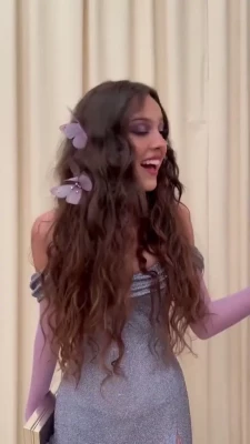 Olivia Rodrigo [ olivia-rodrigo ] - I’ve got me a saber.. don’t think you’re suppose to lick it tho