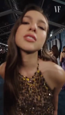 Olivia Rodrigo [ olivia-rodrigo ] - Keeping my boobies clean 😝