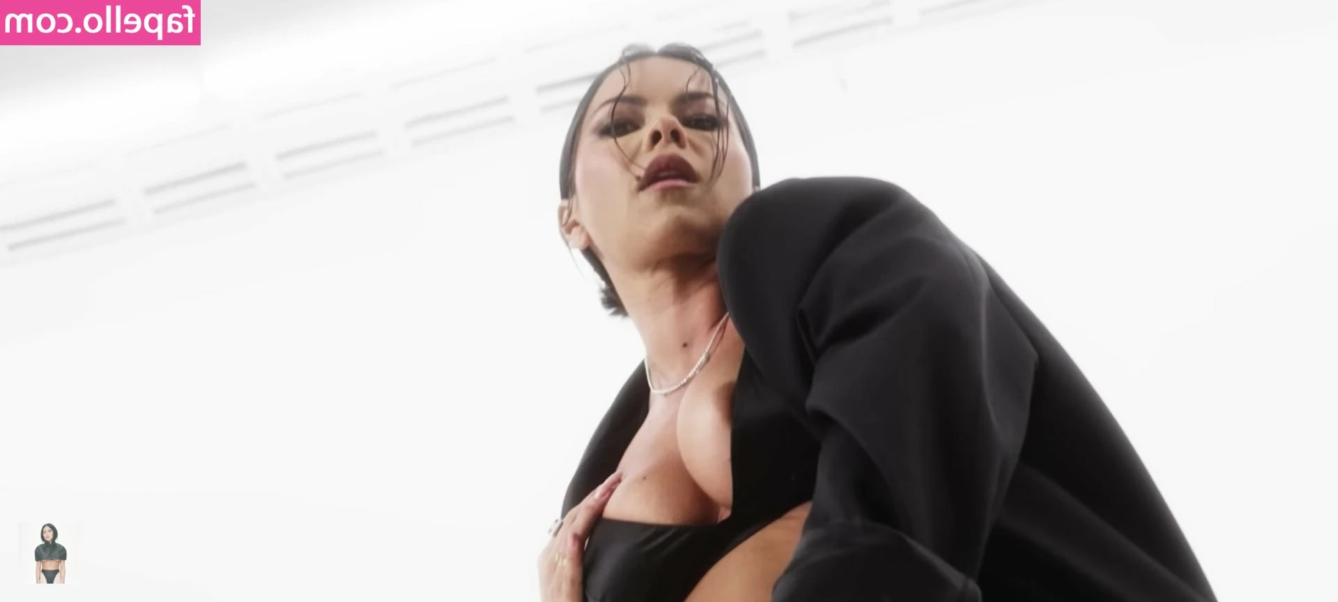 inna.europe [ inna-europe ] - All footjob videos currently $7.99 this weekend. 😈  @u165498764