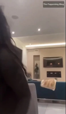 Mel Hock [ mel-hock ] - Tip and get the 2 topless pics that go with   perks of having a