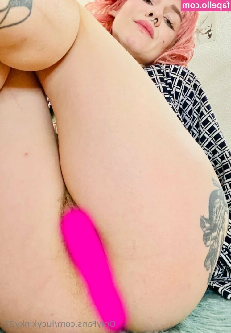 lucykinky22 - Vi piace vedermi fare i pompini?😏