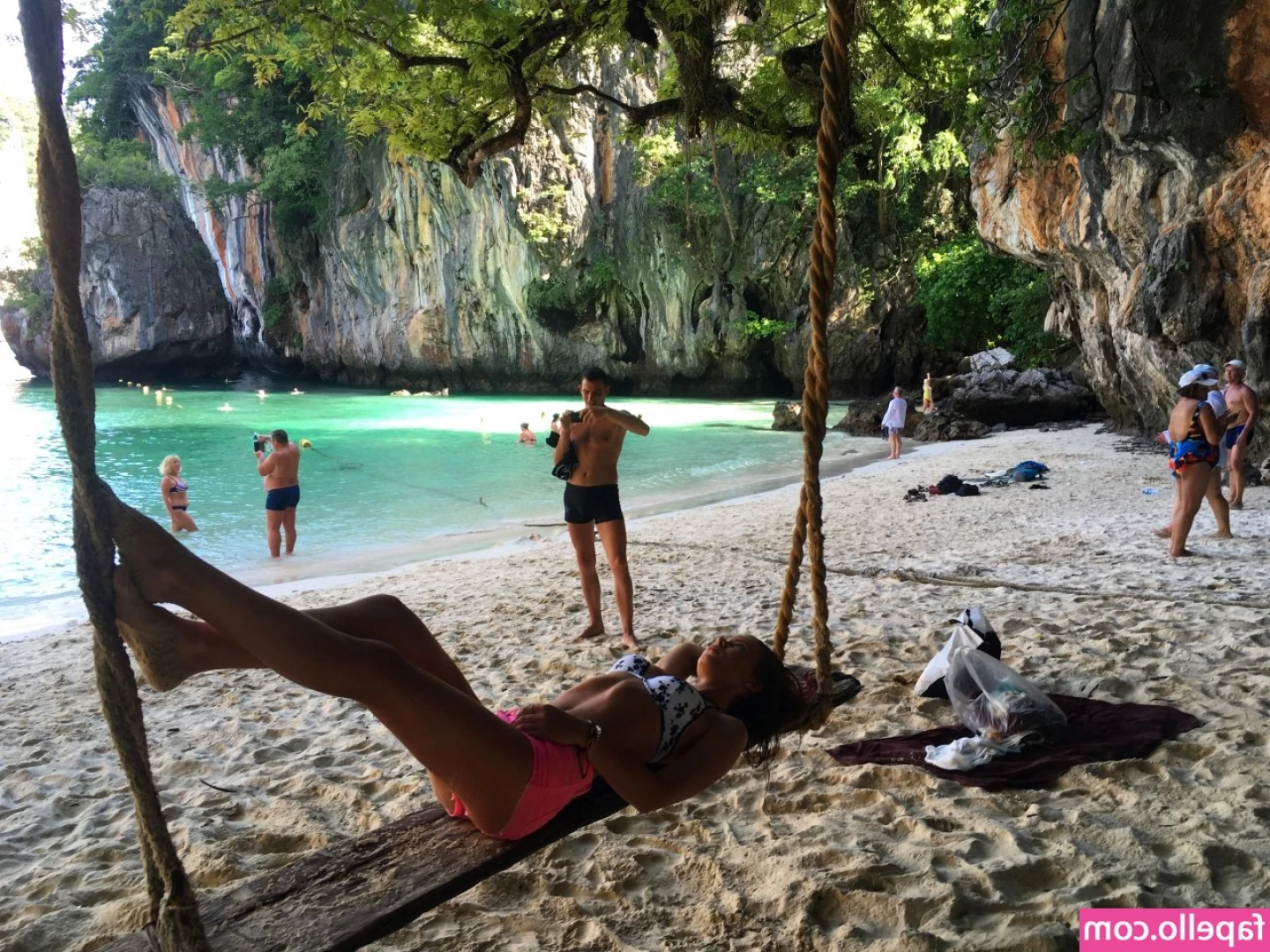 Natalia Milewskaja [ natalia-milewskaja ] - Would anyone be opposed to me sharing my most recent photo on twitter