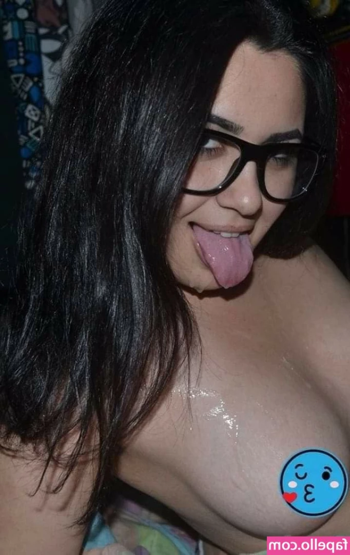 Maite Acuna [ maite-acuna ] - Do we like the hat? I want to do a shoot with a cowgirl hat, too!