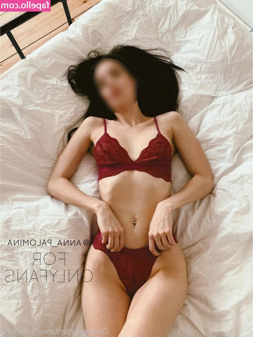 lilykennedy - Sometimes I can t help but slip my hand in