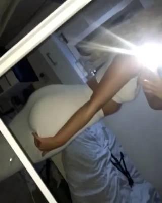 Jess_hornee [ jess-hornee ] - Too much ass for these jeans