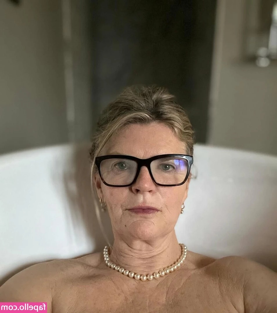 Susannah Constantine [ susannah-constantine ] - Watch daddy undress and play with himself     I ll be posing more