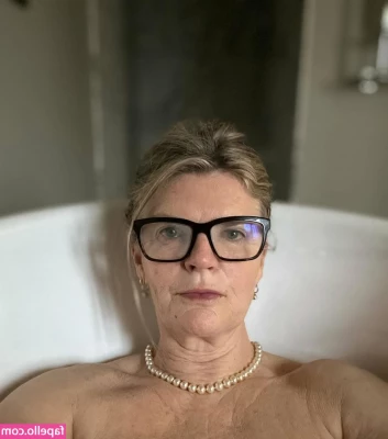 Susannah Constantine [ susannah-constantine ] - Watch daddy undress and play with himself     I ll be posing more