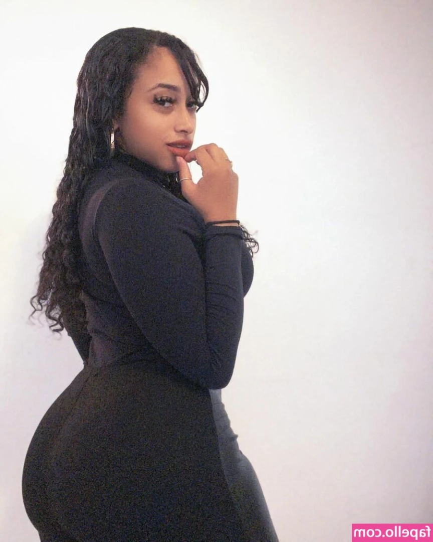 cristina.celii [ cristina-celii ] - shower time😇