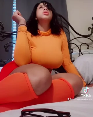 cristina.celii [ cristina-celii ] - I need some new toys  any tips will help rn I d love to drop 100 on