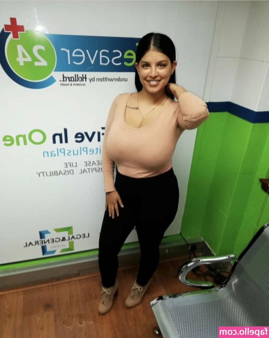 Mickyla Goslett [ mickyla-goslett ] - Hi guys😘 I will post a new clips each week on my OF in this month.