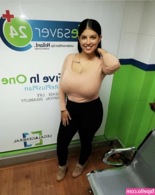 Mickyla Goslett [ mickyla-goslett ] - Hi guys😘 I will post a new clips each week on my OF in this month.