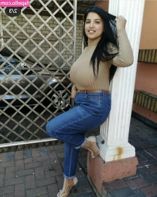 Mickyla Goslett [ mickyla-goslett ] - I hope you rub one out to me before bed tonight.. 😉💦