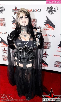 sashasyren - I like to pretend I can dance  Tip to make me feel better haha