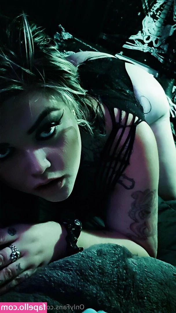 sashasyren - First video  Lets see how these little piggies do in the kitchen