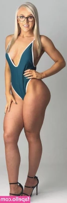 Brogan Small [ brogan-small ] - Getting myself togrther , i love a smooth ass like a babe ☺️ #