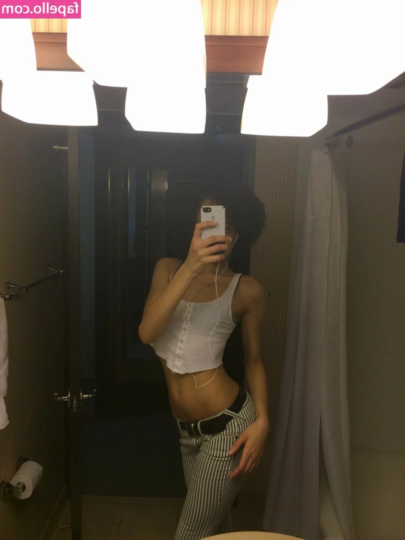 Britne Oldford [ britne-oldford ] - I've been getting a lot of attention at the gym recently! I think its