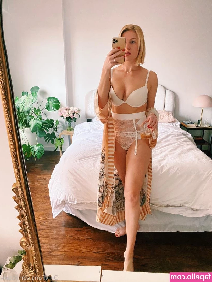 coviv - u can barely see it but my tan is finally showing up on my ass :)