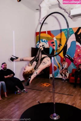 spinninshae - Would you kiss 💋 me for the new year? 🥺 Me beijaria 💋 na