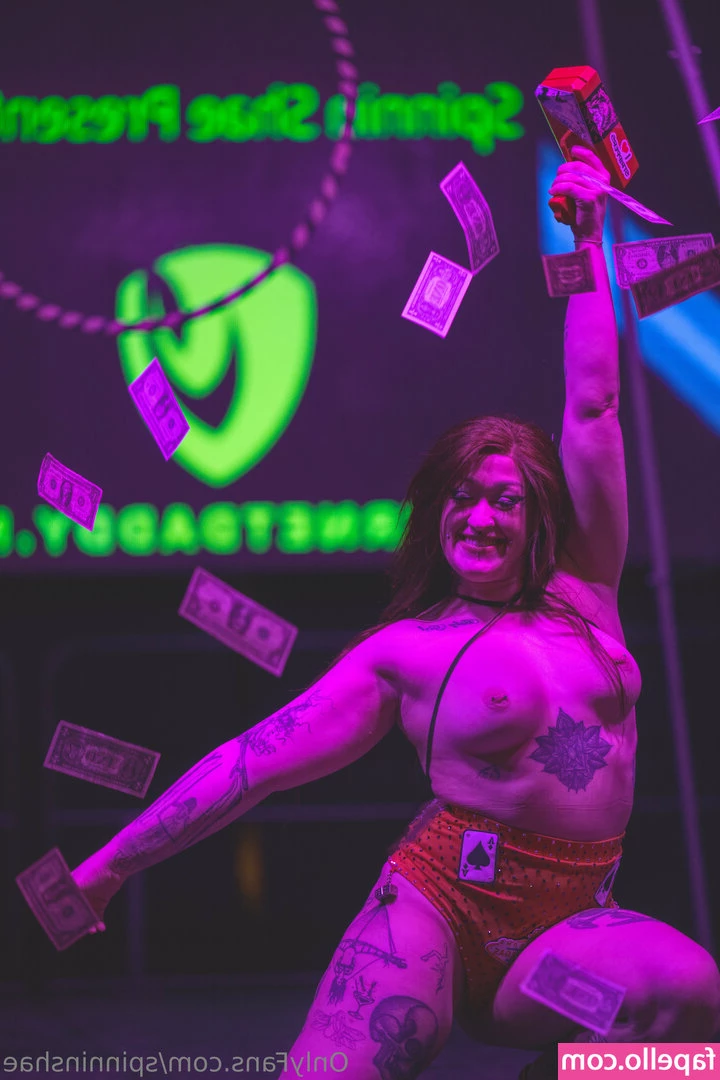 spinninshae - On my knees playing until I cum for you 🥵😍