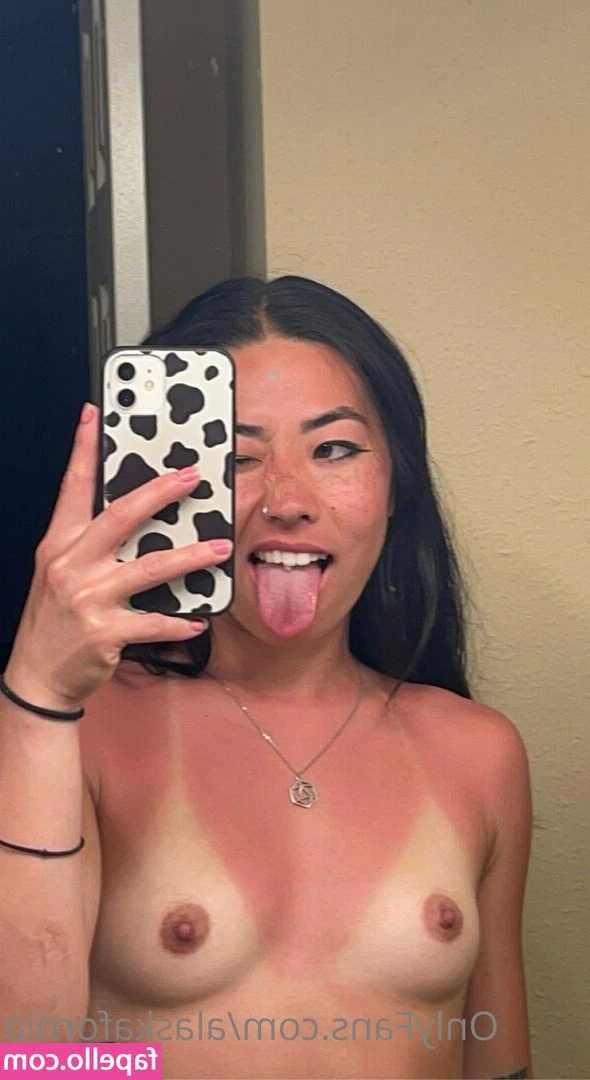 alaskafornia - She has the sexiest boobs natural babe wants to make you cum   