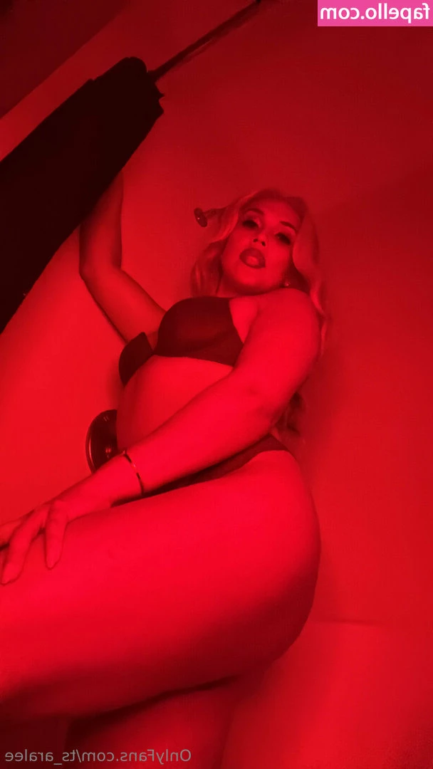 ts_aralee [ ts-aralee ] - Slut training begins