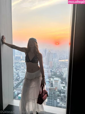 h0rnyhazel420 - Invite me to your pool babe 😜💦,,, I am so wet right now. I