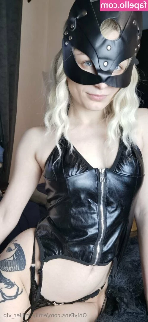 emily_miller_vip [ emily-miller-vip ] - Tips get the picture  All exposed for your kinky fuckery