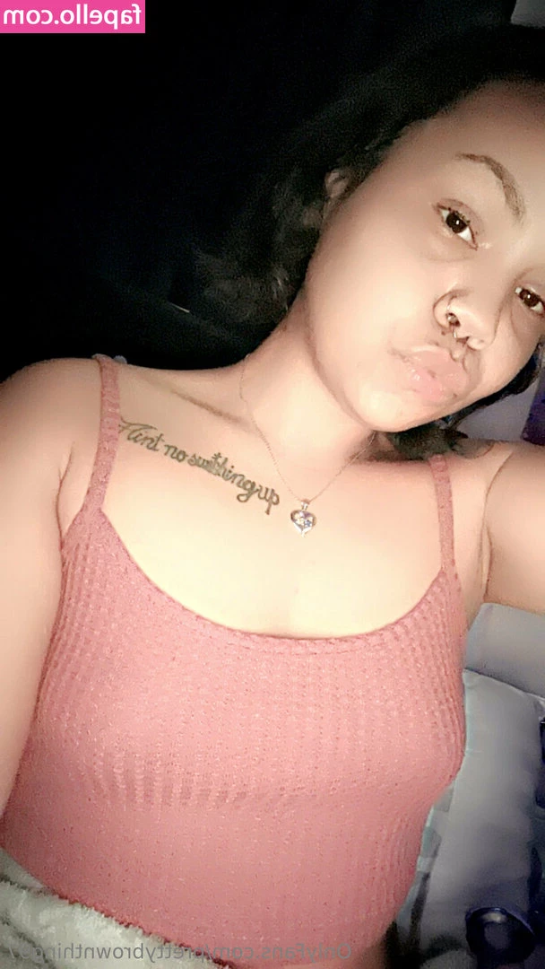 prettybrownthing97 - / Uma mina muito crazy e uma tara por bola  / A very crazy girl and a