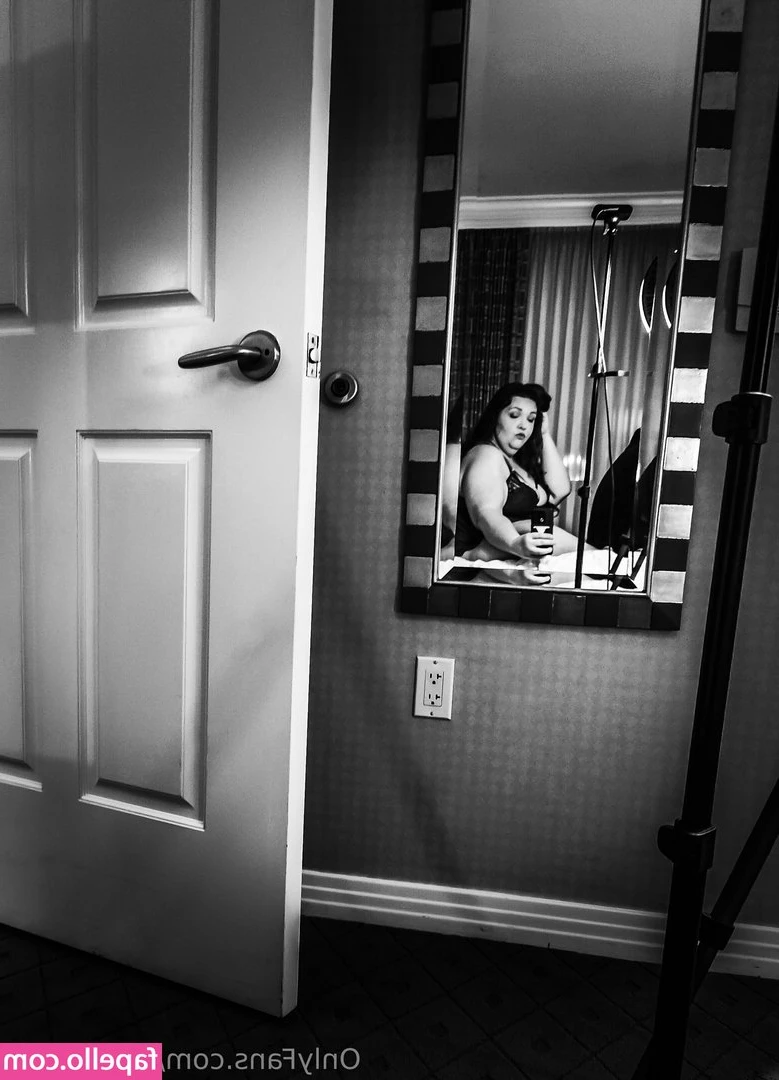 sparkvibes - Hi babes  New year new opportunities to make you all hard  Tell me