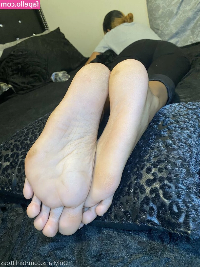 tenlittoes - Who wants a video 🙋🏼‍♀️ DM to ask how 💦💋👅🔥