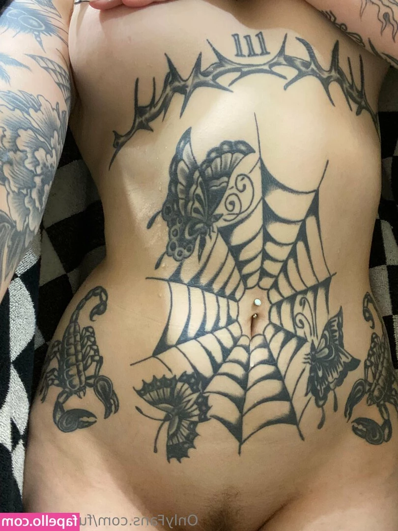 fukfacefreak - Who doesn’t love this plump booty 🤤💙