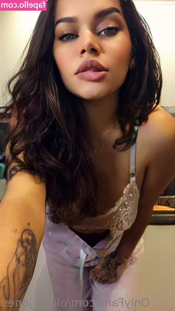 olivia_jones2 [ olivia-jones2 ] - Mamar verga es mi pasión  Sobre todo si Mi vato viene llegando del