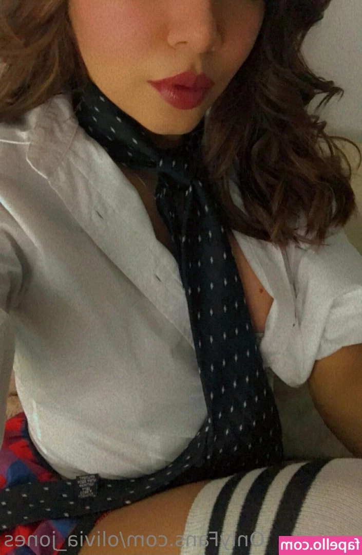 olivia_jones2 [ olivia-jones2 ] - Would you pound me just like this?