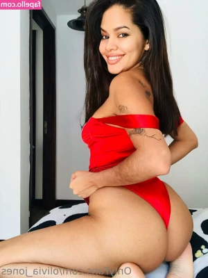 olivia_jones2 [ olivia-jones2 ] - Happy Friday! Going live at 11am east! Cum play!
