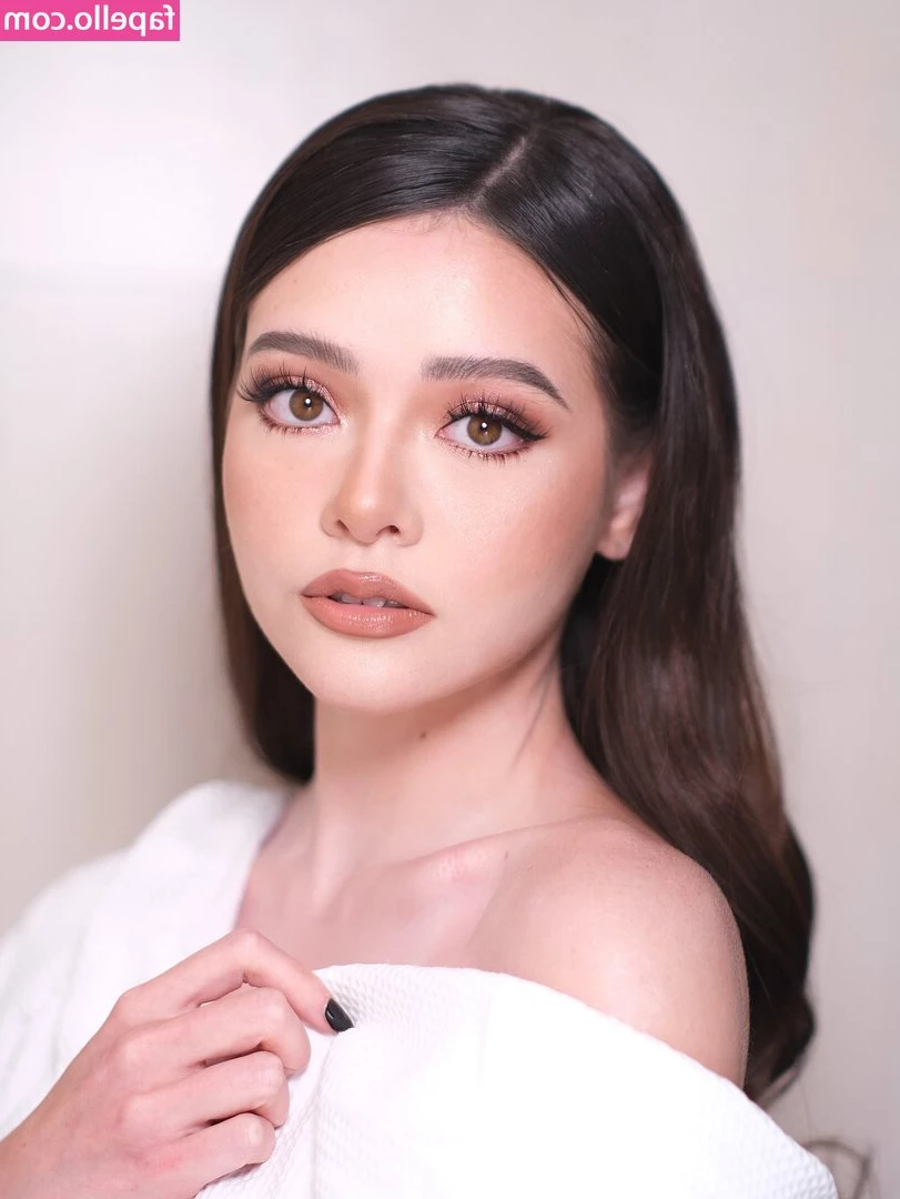 itskatchii [ itskatchii-14 ] - Its a gorgeous day to please your Goddess...