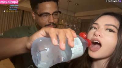 itskatchii [ itskatchii-14 ] - Con este bolillo el policía te arresta