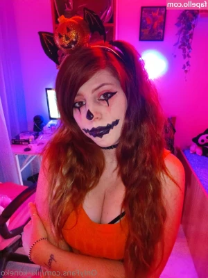 jiki_koneko [ jiki-koneko ] - The beach is my breasts favourite place to watch a sunset    Combine