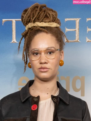 Ayoola Smart [ ayoola-smart ] - Wanna see me do my booty workouts