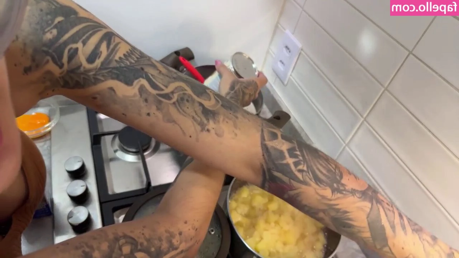 Pannshi - Yes I have had my top fall off in the pool before... (⁄