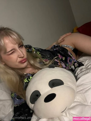 miumiu28 - Don t mind me just doing some butt stuff
